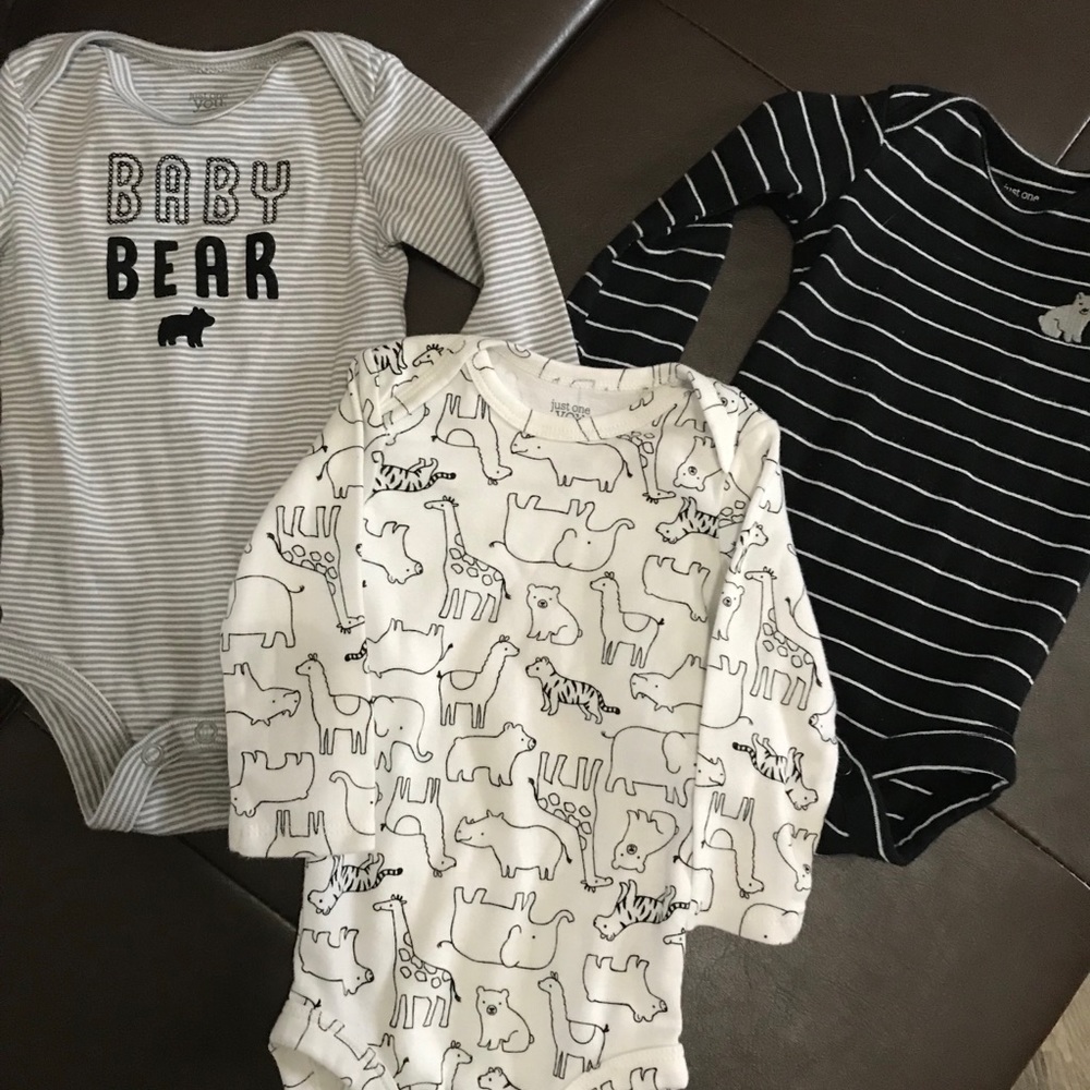 Matching onesie set - Picture 2 of 3